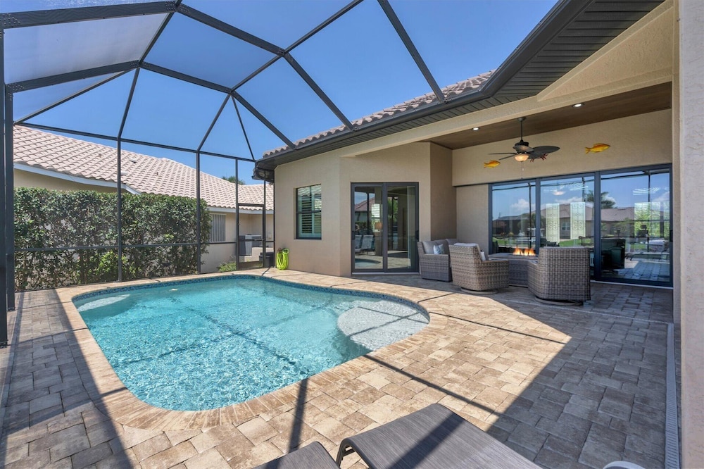325 Segovia Drive — hotel near Punta Gorda Airport