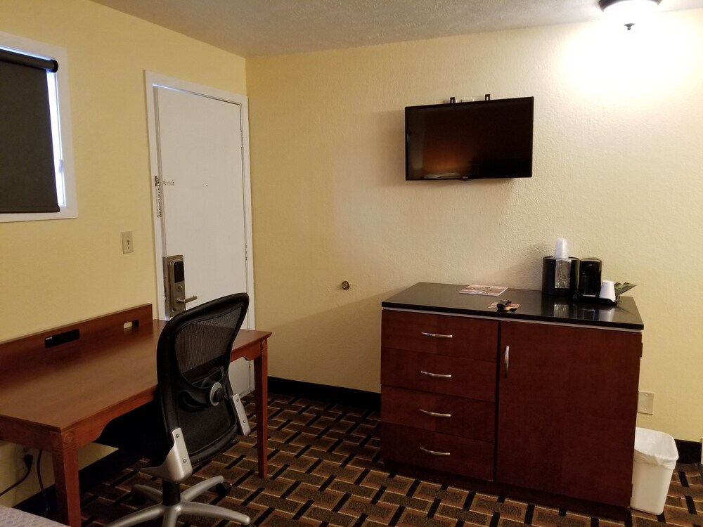 Stay Inn by OYO Near I 80 Lincoln West - photo 13
