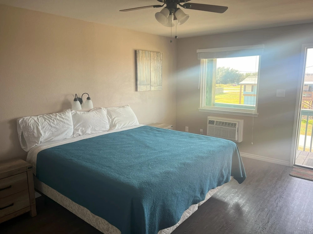 The 409 Bolivar Beach Hotel - photo 17