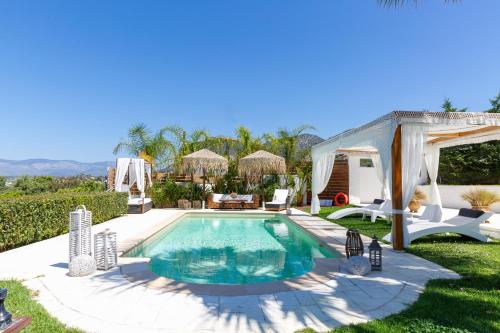 Mary's Villa — 4-Star Luxury Hotel in Nea Artaki, Greece