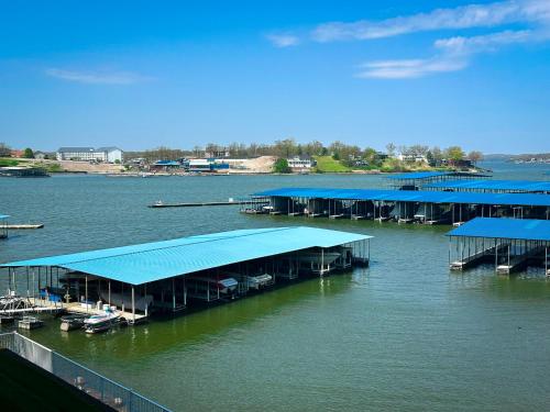 Lakefront Lands End Luxury 3bed2bathpools — Osage Beach