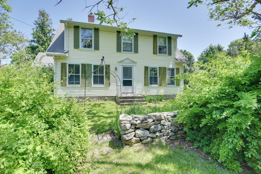 Mattapoisett Home on 7 Acres with Private Beach — 4-Star Luxury Hotel in Mattapoisett, United States