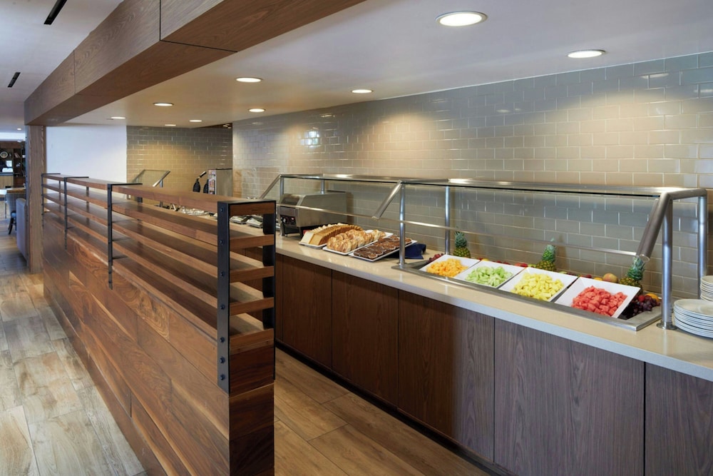 Four Points by Sheraton Los Angeles Westside - photo 32