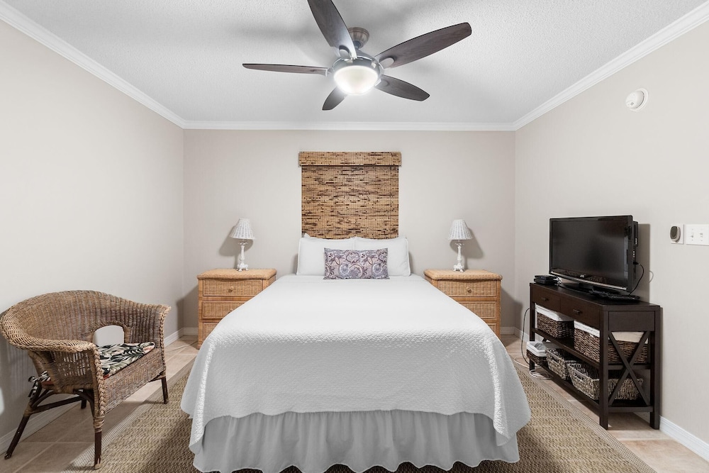 Grand Caribbean West 215 in Pensacola, United States