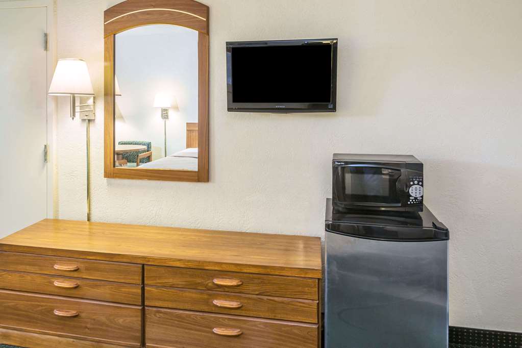 Days Inn by Wyndham Lake Park Valdosta - photo 7