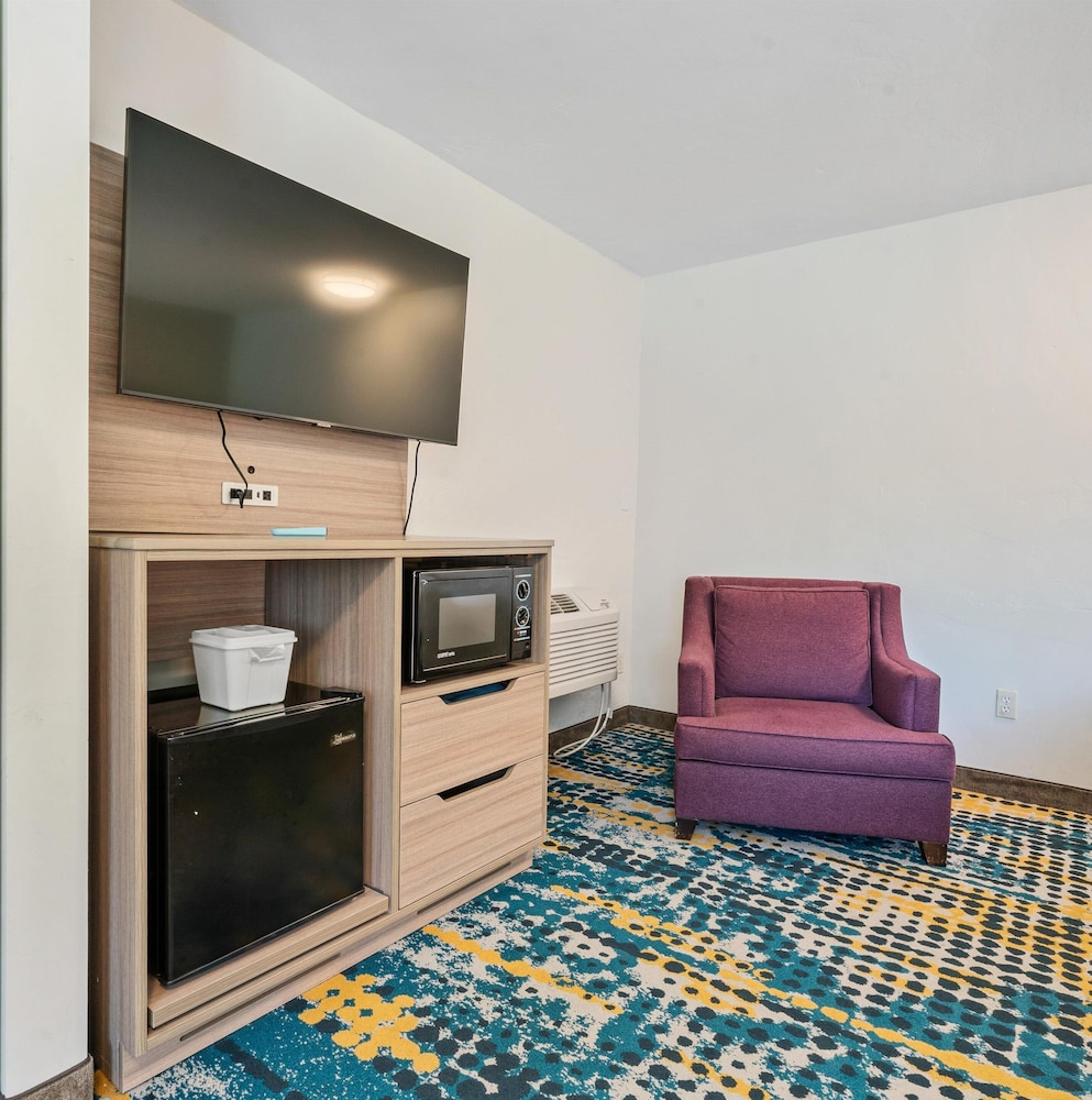 Pacific Shores Inn - photo 31