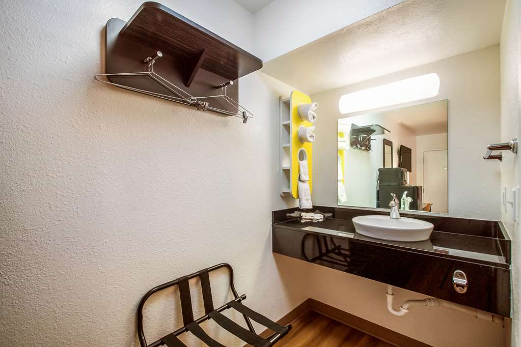 Motel 6 Youngtown AZ Phoenix Sun City - photo 23