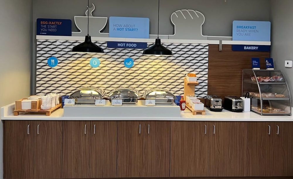 Holiday Inn Express Rensselaer by IHG - photo 24