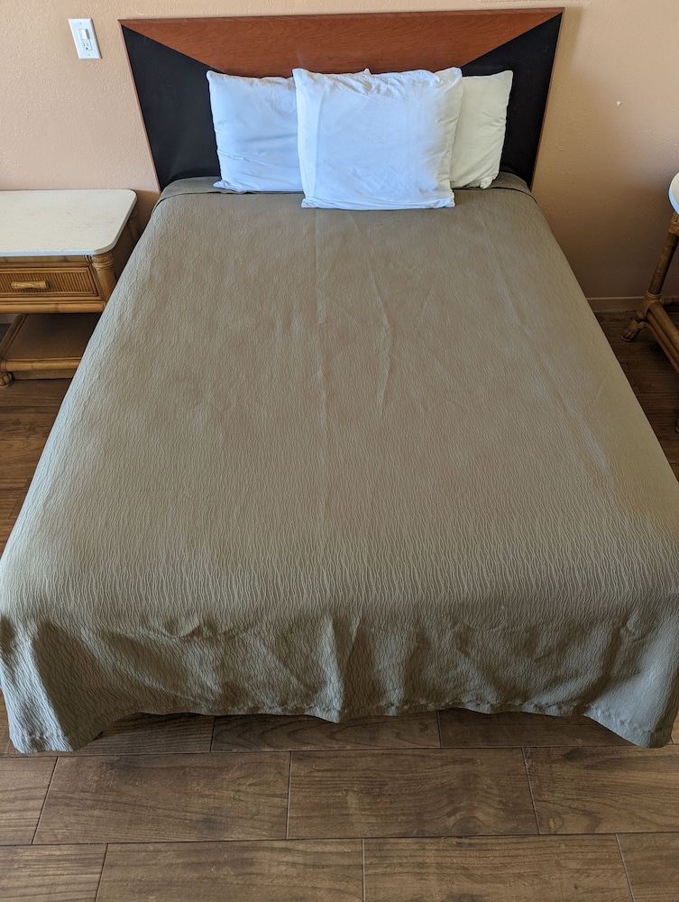Summer Breeze Motel - photo 20