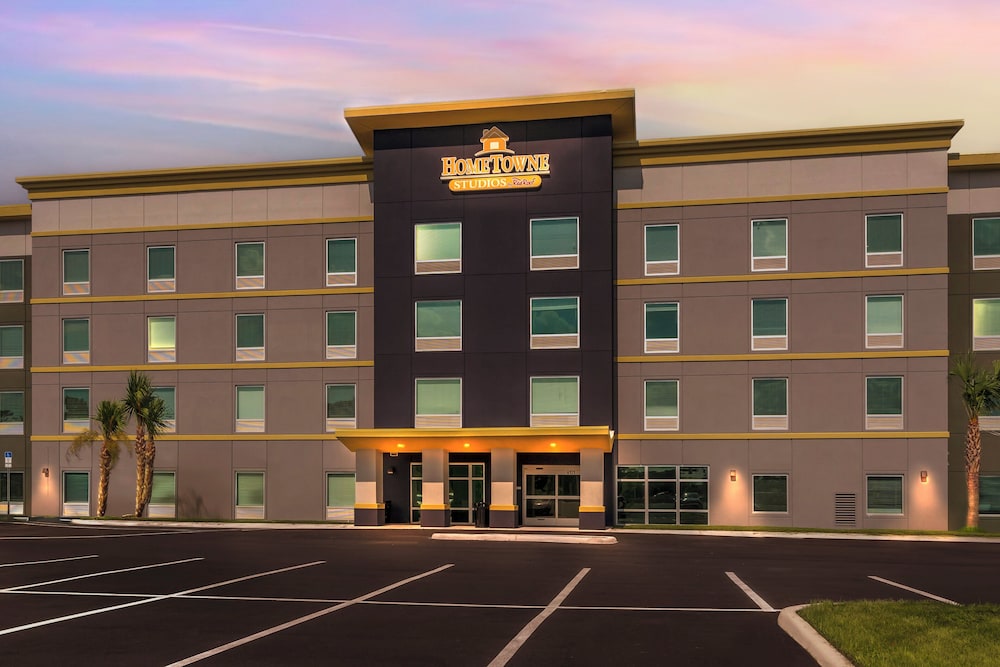 HomeTowne Studios by Red Roof Tampa Airport - photo 29