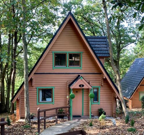 Spacious Primrose Lodge For 6 With Hot Tub At A Spa Resort — Chudleigh