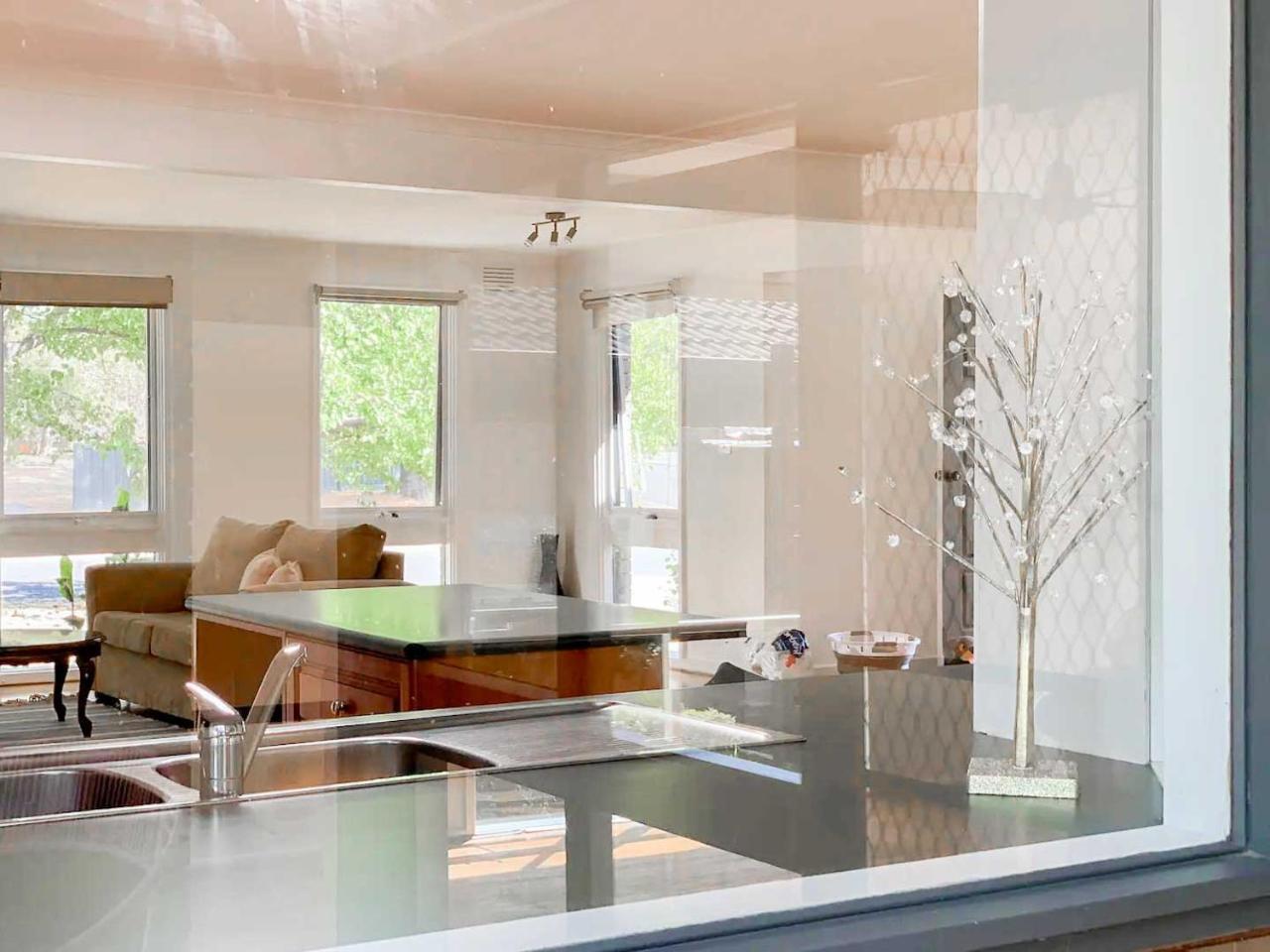 Serene 4Bed2Bath House w Parking Near Mornington Peninsula — Frankston — photo 5
