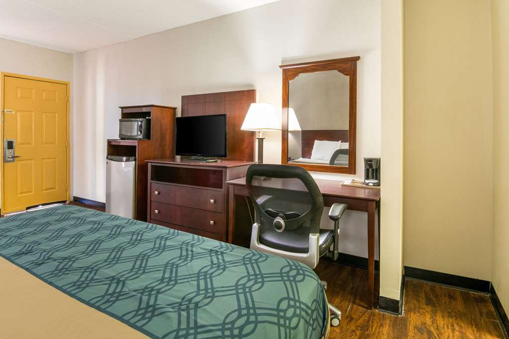 Econo Lodge Conyers - photo 18