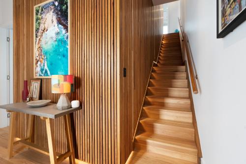 Chic Beachside Abode Sunrise Beach — Sunrise Beach — photo 3