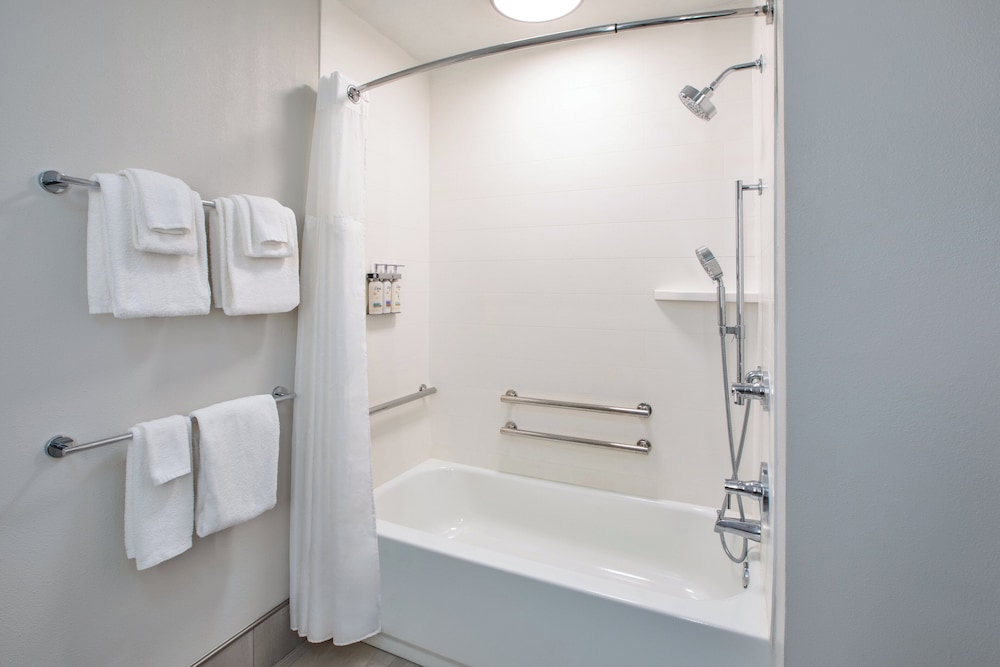 Holiday Inn Express & Suites W. Monroe by IHG - photo 9