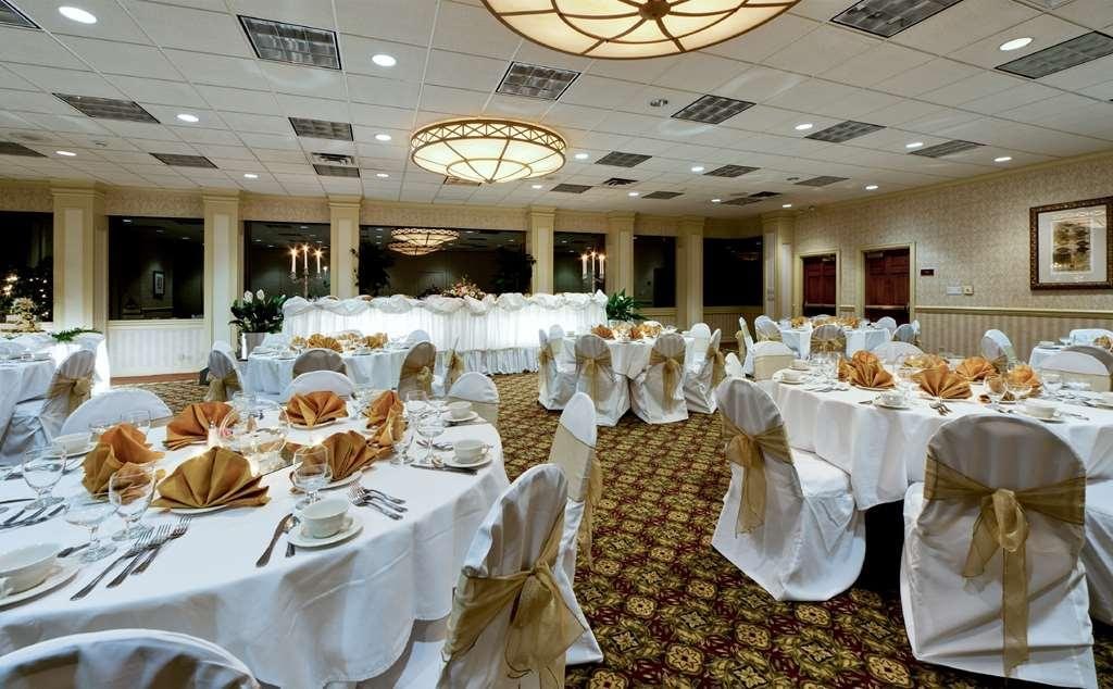 Radisson Hotel Rochester Airport - photo 9