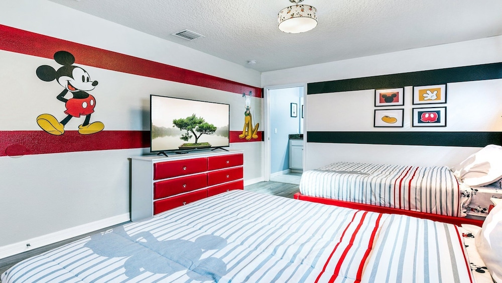 Family friendly Oasis With Game Room & Pool - photo 6