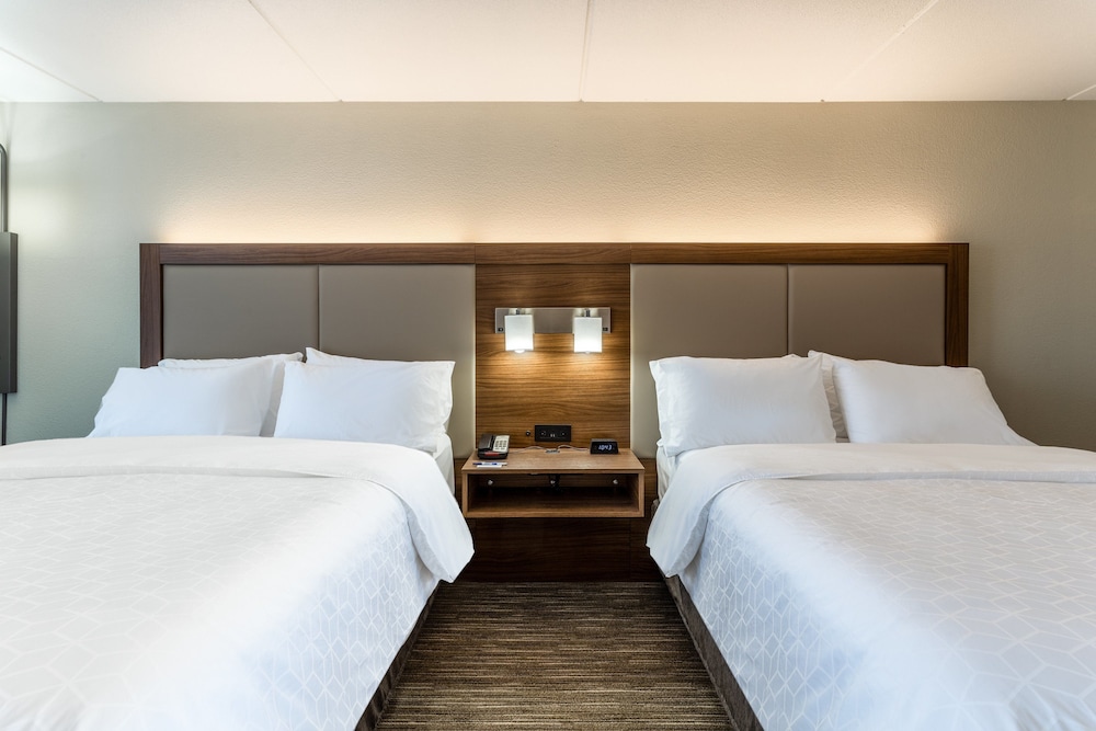 Holiday Inn Express & Suites Cedar Falls Waterloo by IHG - photo 9