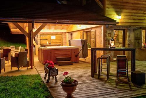Anna Chalet Bo Immobilier Cha Tel — 4-Star Luxury Hotel in Chatel, France