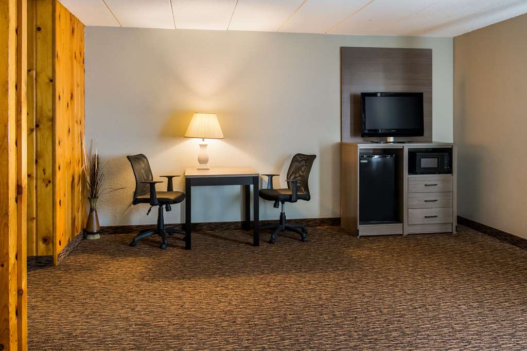Econo Lodge Duluth near Miller Hill Mall - photo 15