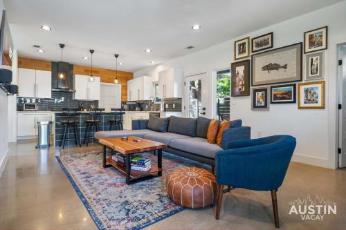 Free Parking Tesla 3BR 3 5BA Dog Friendly Yard and Deck By Austin Vacay in Austin, United States