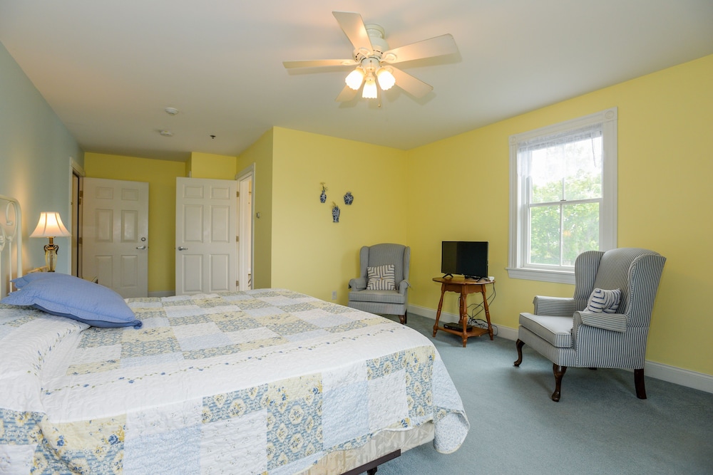 Payne's Harbor View Inn - photo 22