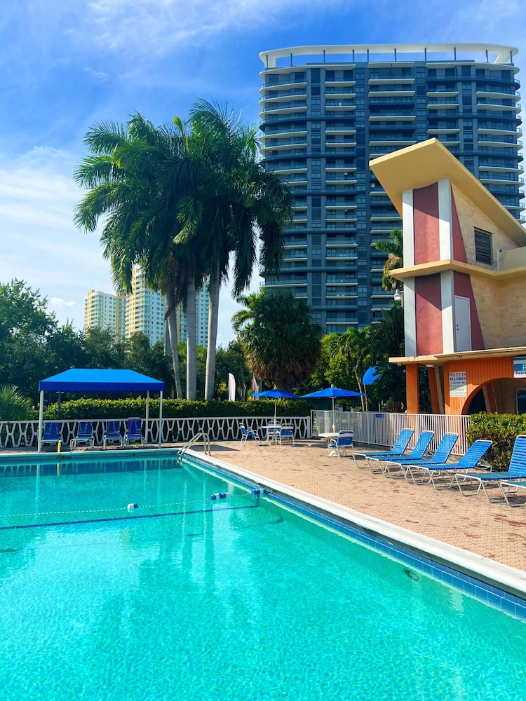 Bposhtels Hollywood Florida Hostel - featured photo