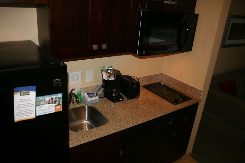MainStay Suites Jacksonville near Camp Lejeune - photo 24