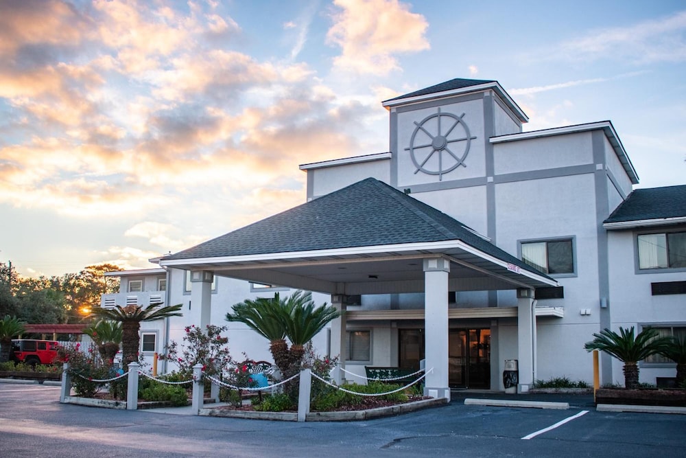 Admiral's Inn on Tybee Island - photo 32