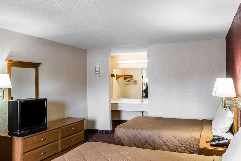 Rodeway Inn Expo Center - photo 11