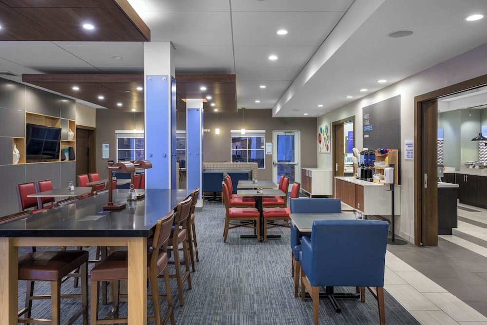 Holiday Inn Express & Suites Phoenix East Gilbert by IHG - photo 50