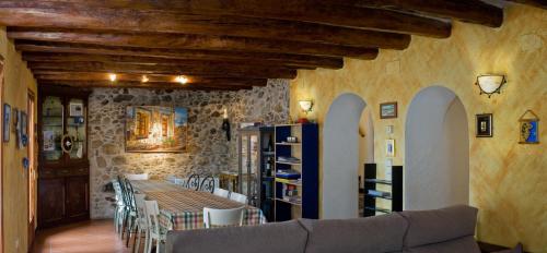 Casa Rural El Pati de l Albera — 4-Star Luxury Hotel in Cantallops, Spain
