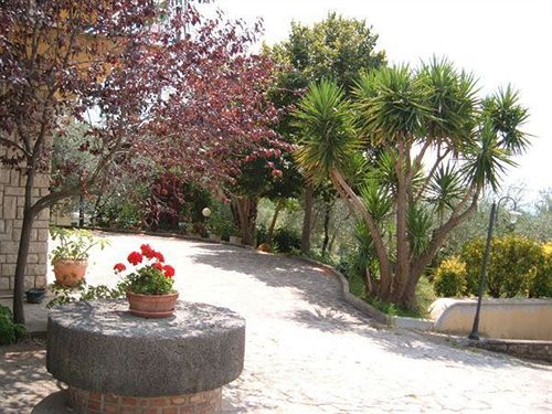 L'Uliveto — 4-Star Luxury Hotel in Montebuono, Italy
