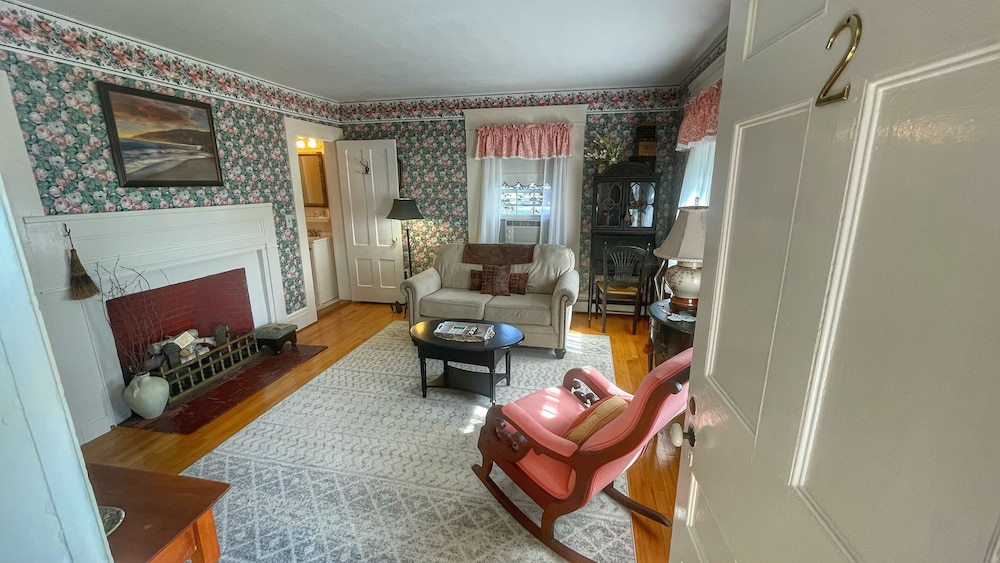 Open Hearth Inn - photo 3