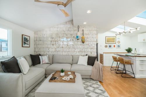 CbytheSea Ocean View Penthouse — 4-Star Luxury Hotel in Gloucester, United States