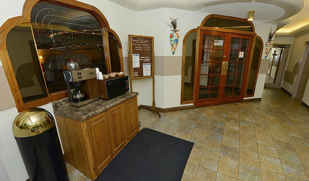 Howard Johnson by Wyndham Benton Harbor St. Joseph - photo 4