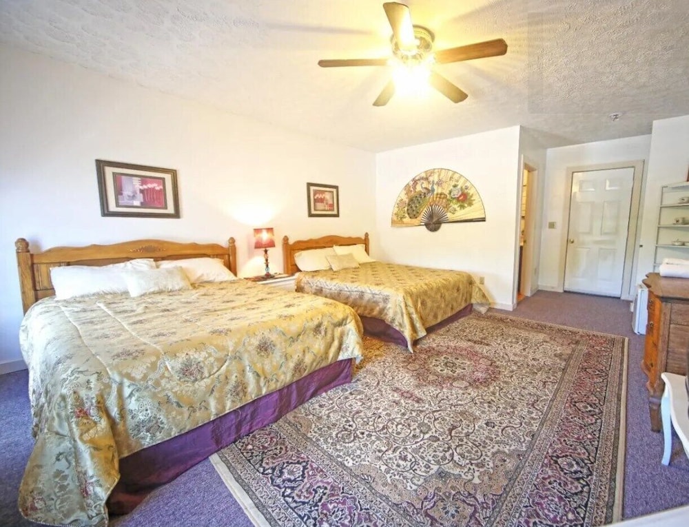 The Hayden Creek Inn - photo 8