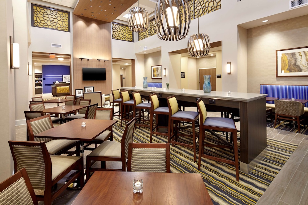 Hampton Inn & Suites Pittsburgh Airport South Settlers Ridge - photo 3