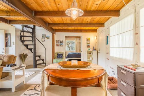 Totally Beachin Getaway by AvantStay Waterfront - photo 21