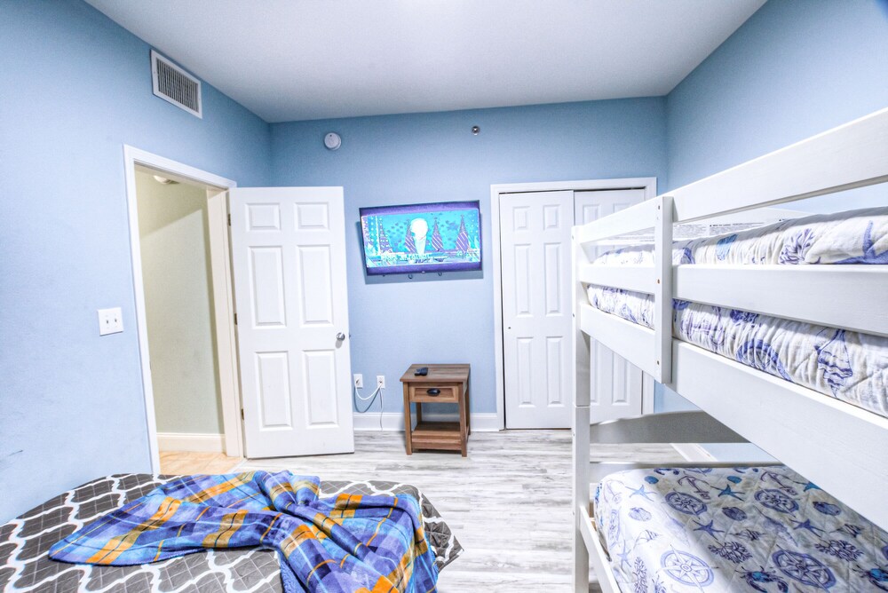 Laketown Wharf Resort by Aneliya's Rentals - photo 136