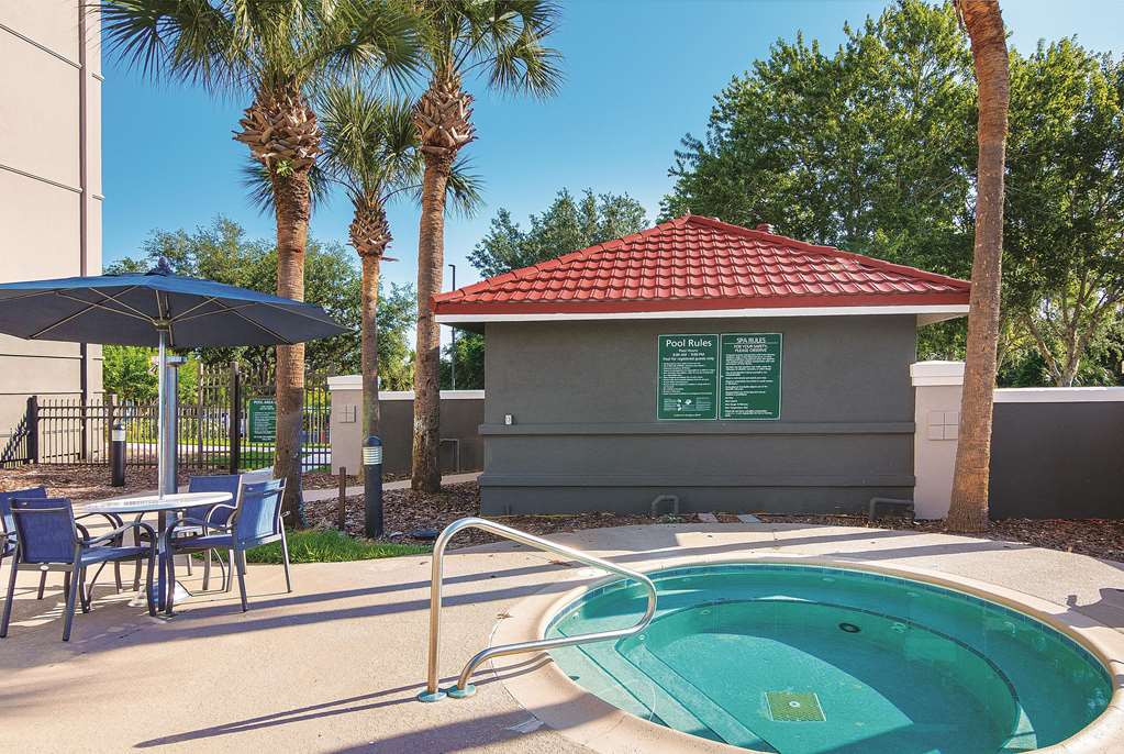 La Quinta Inn & Suites by Wyndham Orlando UCF - photo 12
