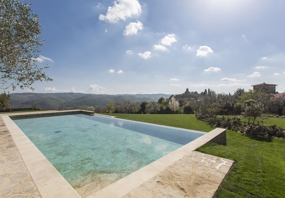 Villa Le Barone — 4-Star Luxury Hotel in Greve In Chianti, Italy