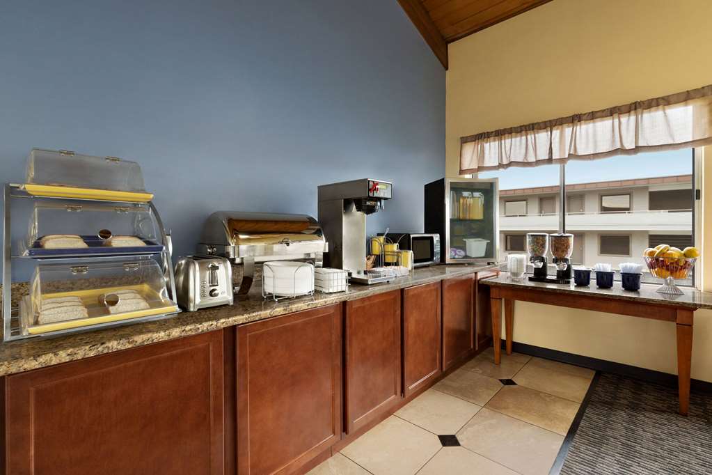 Days Inn by Wyndham Oak Ridge Knoxville - photo 8