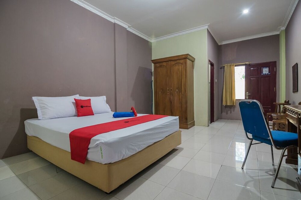 RedDoorz near Samarinda Square in Samarinda, Indonesia