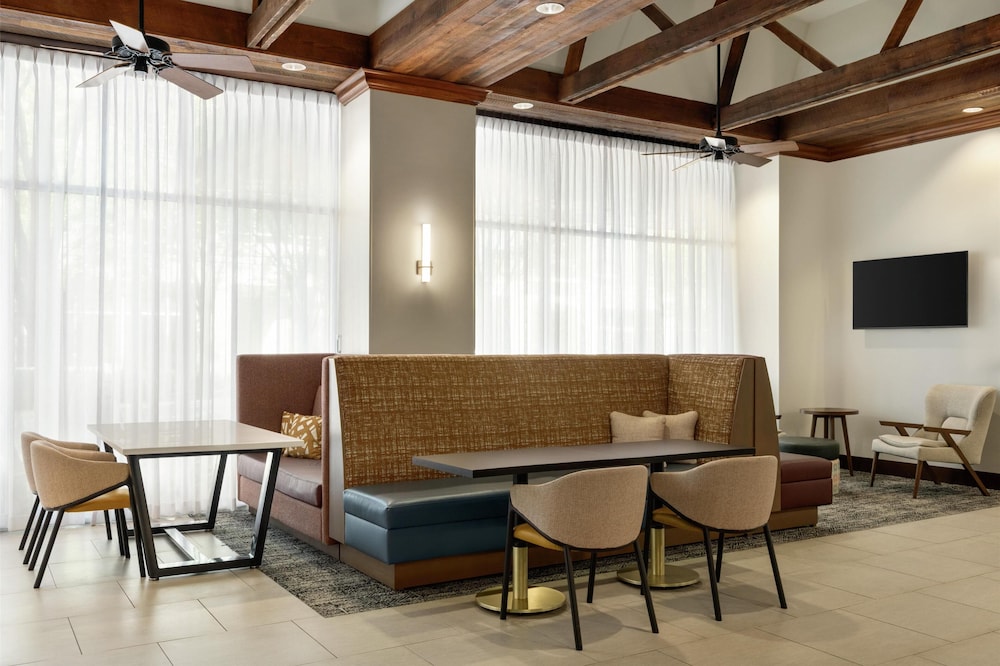 Hampton Inn & Suites Greenville Downtown RiverPlace - photo 2