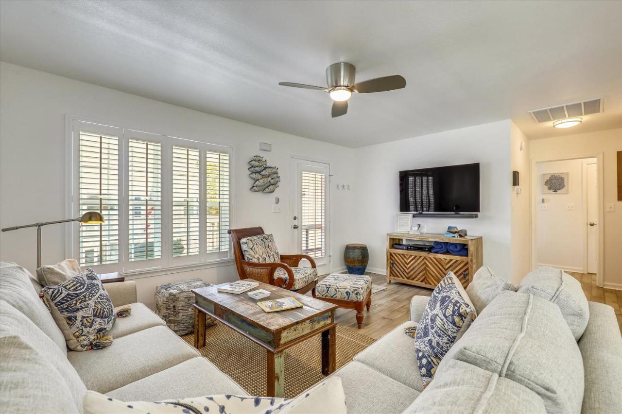 Bahamas Beach Cottages 641 Sandy Point