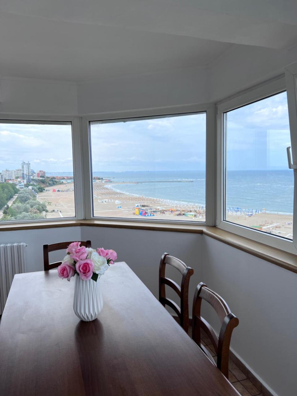 Panoramic Sea View Apartment — 4-Star Luxury Hotel in Constanta, Romania