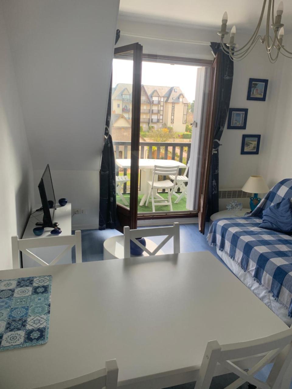 Appartement Cabourg Bord de Mer — 4-Star Luxury Hotel in Cabourg, France