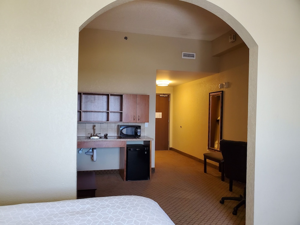 Holiday Inn Express Hotel and Suites Mankato East by IHG - photo 23