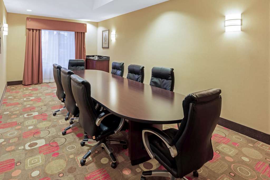 La Quinta Inn & Suites by Wyndham Stillwater University Area - photo 25